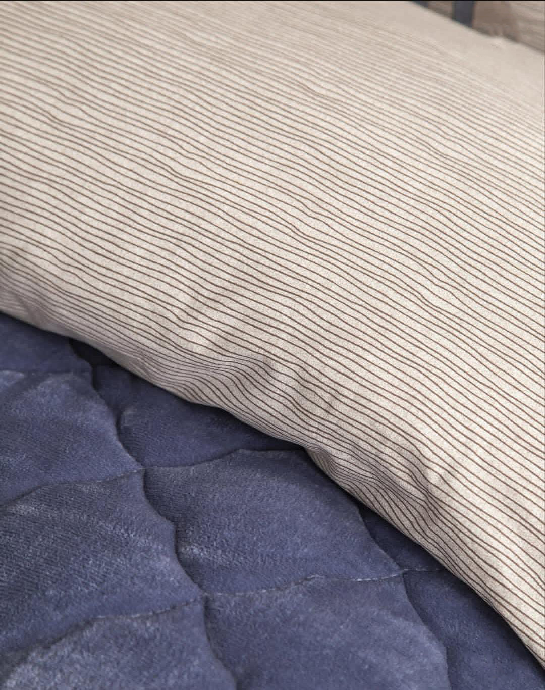 Single Odel blue velvet bedding set with quilted duvet cover, flat sheet and pillowcase displayed on white background from Homedash Lebanon