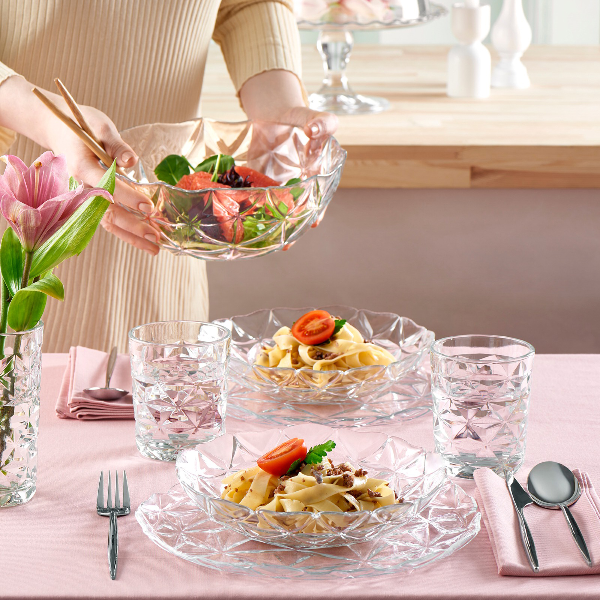 Set of 6 Estrella deep glass soup plates with diamond cut design for pasta, salad and dessert serving