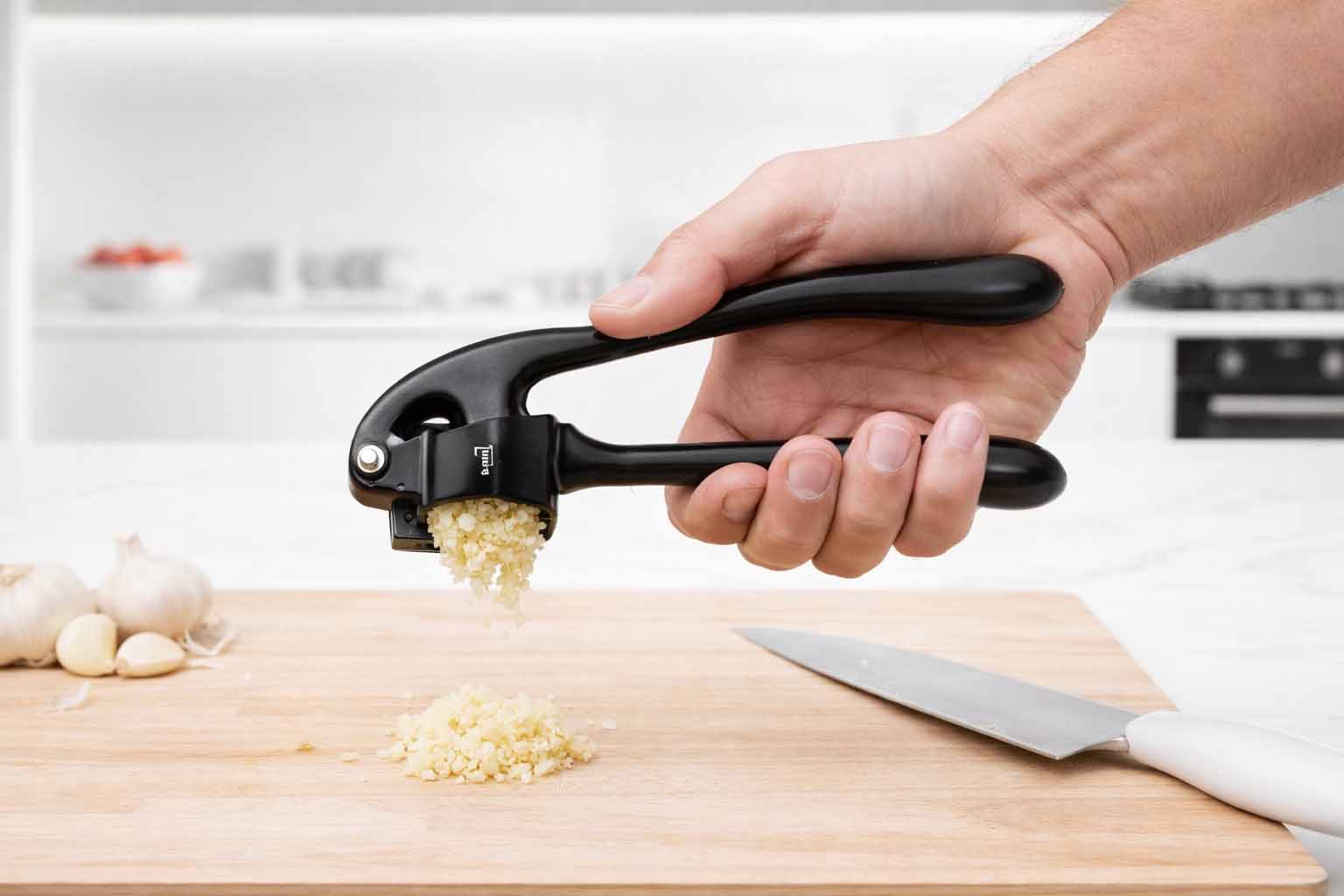 garlic press CF1603B black metal ergonomic kitchen garlic crusher tool