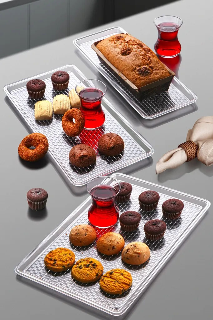 clear plastic cake serving tray with lid for dessert presentation