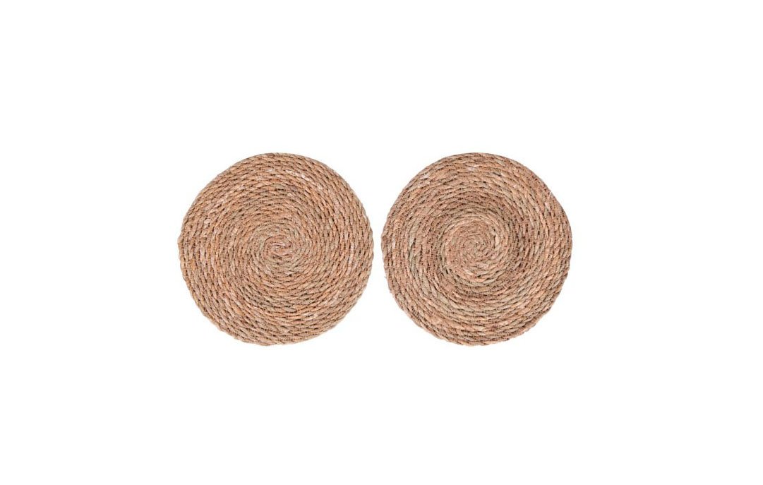 Set of 2 round braided straw placemats 20 cm heat resistant natural table mats