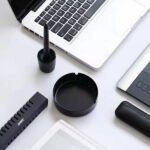 Black stainless steel ashtray with 3 cigarette rests, 10 cm diameter and 3.4 cm height.