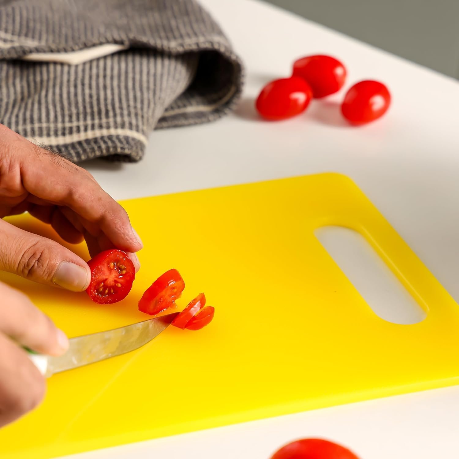 Plastic Kitchen Chopping Board With Handle 35x25cm