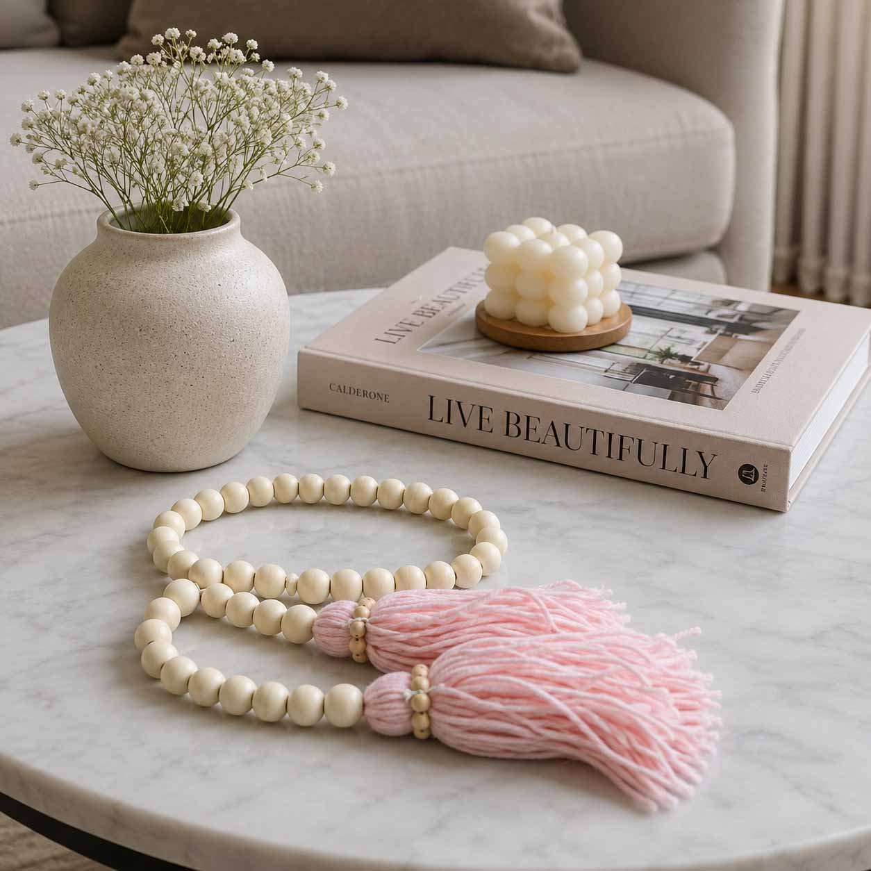 WOOD BEAD GARLAND WITH PINK TASSELS 95 CM - Image 2
