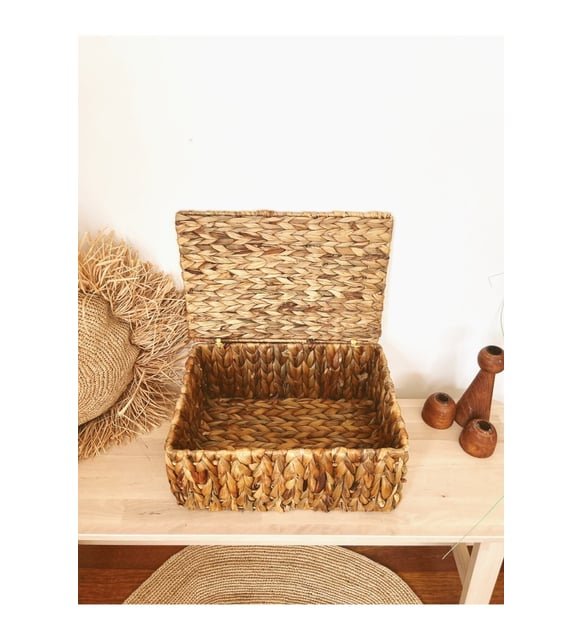 LARGE WICKER STORAGE BASKET WITH ATTACHED LID - Image 2
