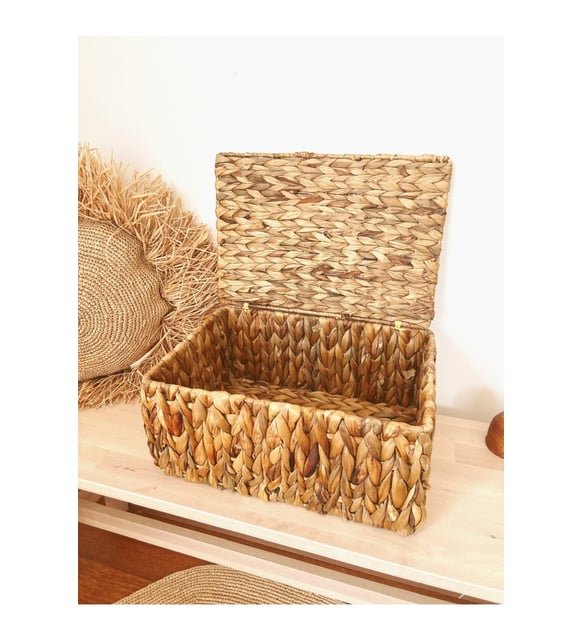 LARGE WICKER STORAGE BASKET WITH ATTACHED LID - Image 4