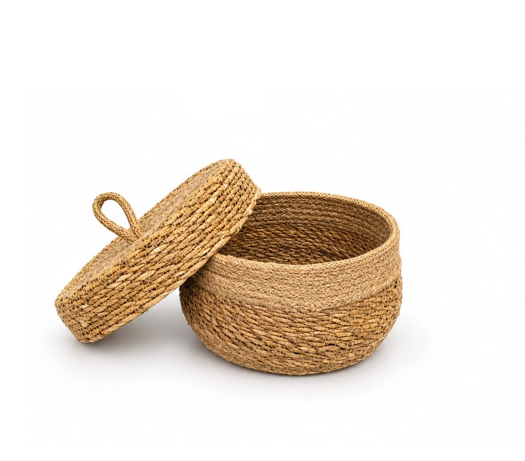 SMALL ROUND WOVEN SEAGRASS BASKET WITH LID - Image 3
